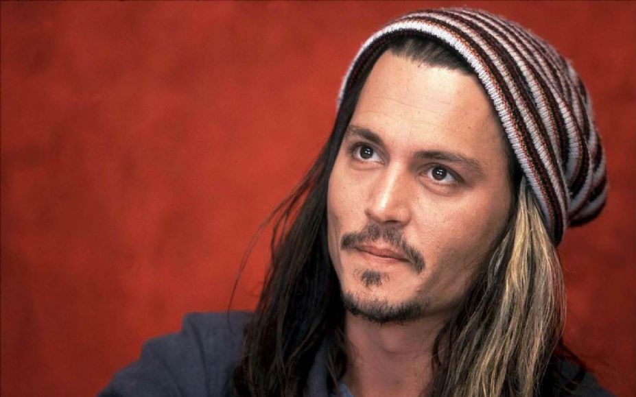 德普受访爆猛料震惊好莱坞 承认曾雇人帮自己念台词-麦享科技